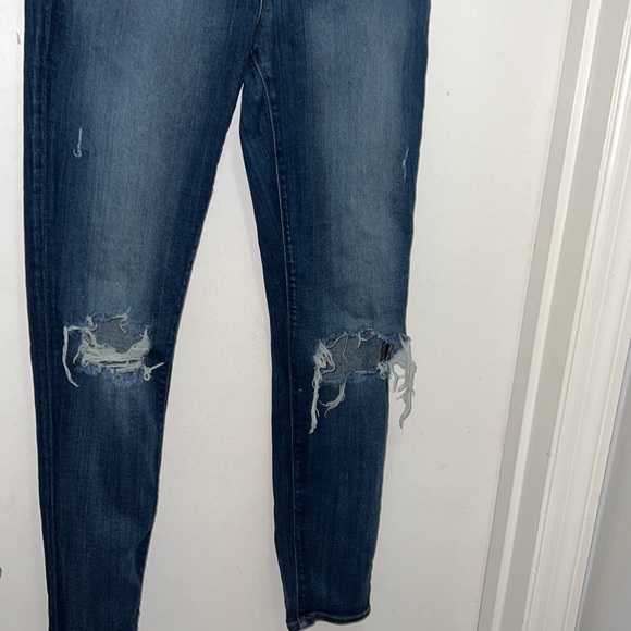 - J BRAND distressed misfit skinny jeans size 27
Mid rise - Picture 3 of 9